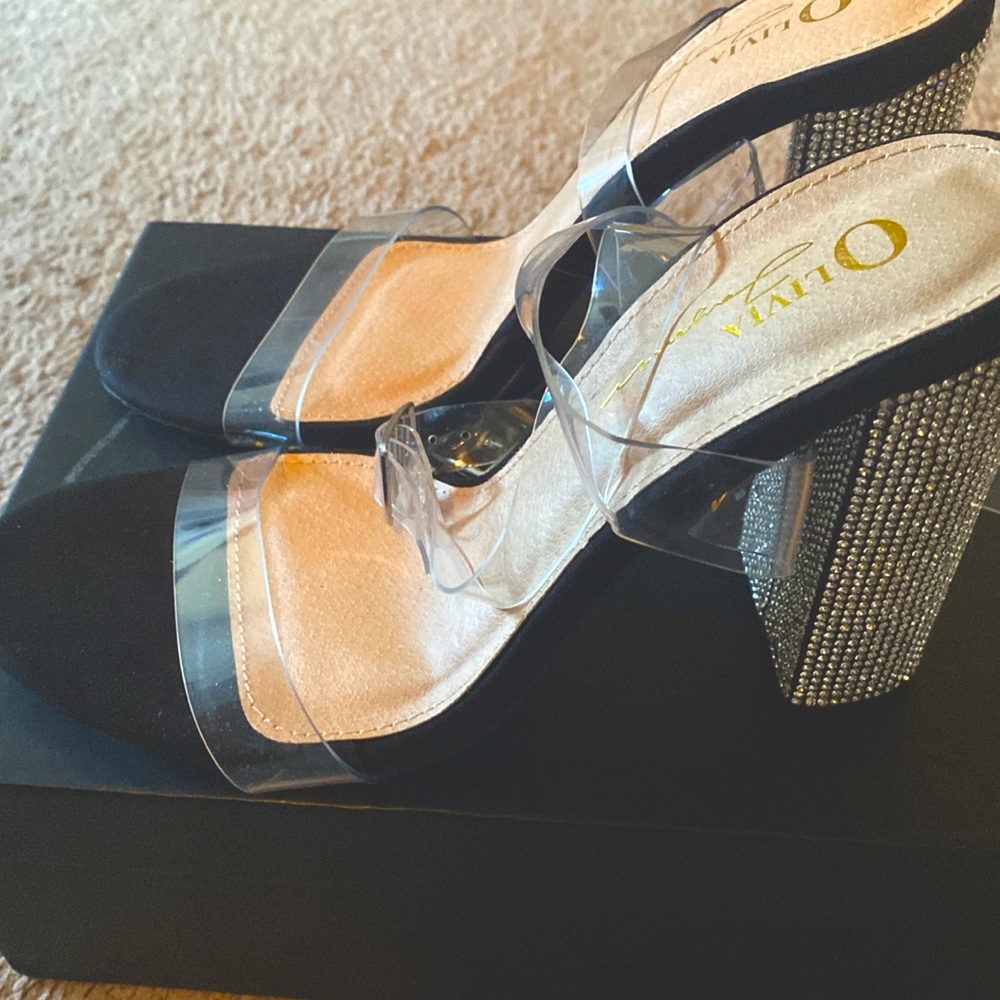 Clear rhinestone 7 1/2 shoe comfy